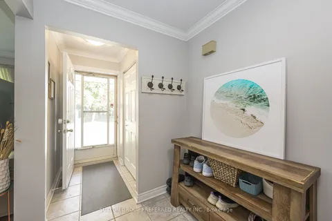 19 Lochern Rd, London, ON N5Z 4L5