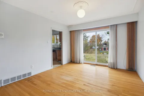 1465 Fisher Ave, Ottawa Centre, ON K2C 1X3