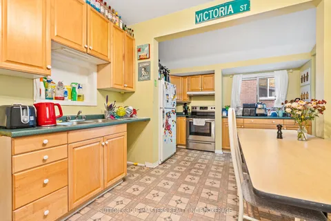 402 Victoria St, Kingston, ON K7L 3Z5