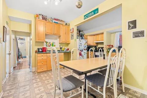 402 Victoria St, Kingston, ON K7L 3Z5