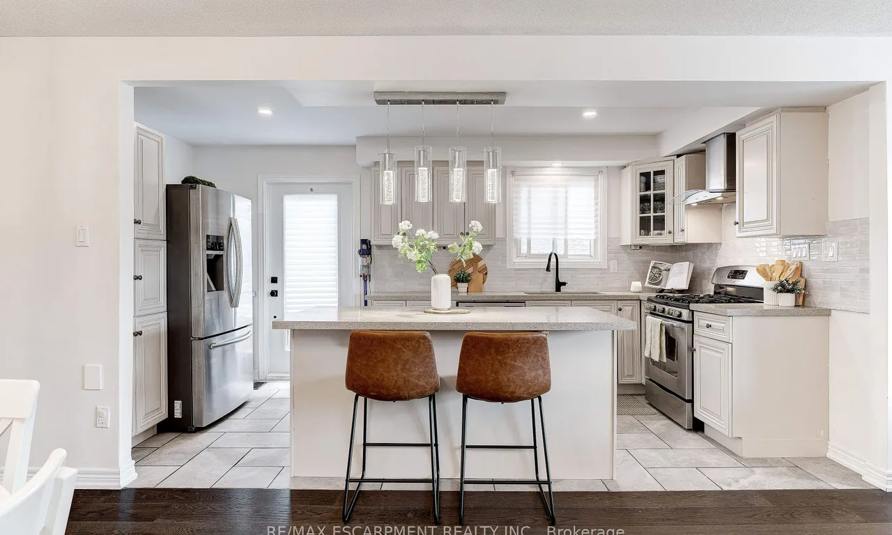 22 Garden Cres, Hamilton, ON L8V 4T4