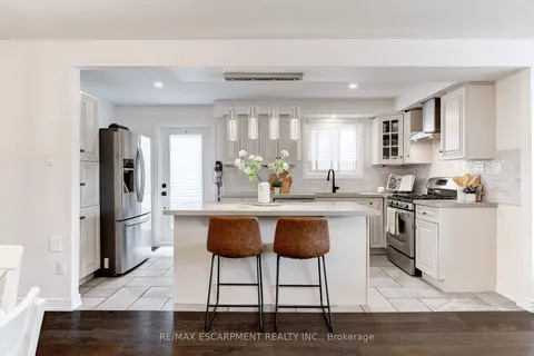 22 Garden Cres, Hamilton, ON L8V 4T4