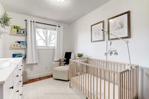 22 Garden Cres, Hamilton, ON L8V 4T4