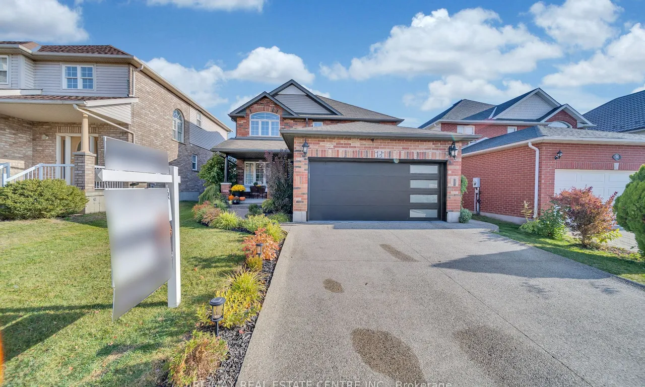 15 Yarrow Crt, Kitchener, ON N2E 4C4