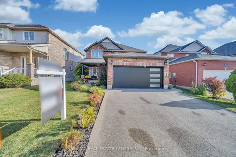 15 Yarrow Crt, Kitchener, ON N2E 4C4