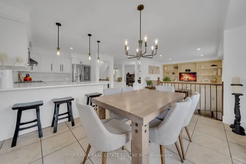 15 Yarrow Crt, Kitchener, ON N2E 4C4