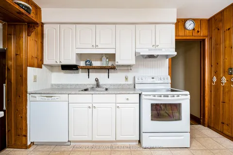 259 McEwen Dr, Kingston, ON K7M 3W2