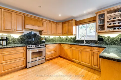 151 Moorland Cres, Hamilton, ON L9K 1P1