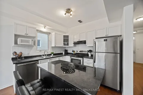 430 Laura Ave, Kingston, ON K7K 7M3