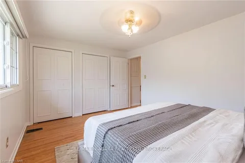 7 SURREY Pl, St. Catharines, ON L2M 2K6