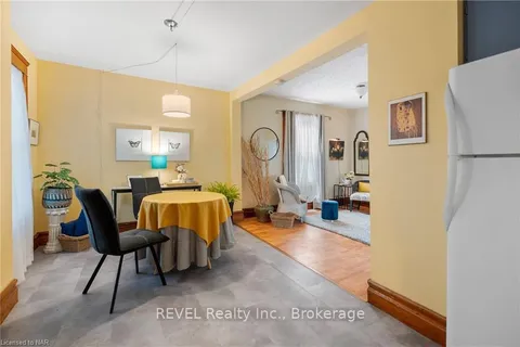 34 TASKER St, St. Catharines, ON L2R 3Z8