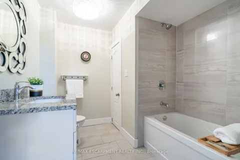 1 King William St, Brant, ON N0E 1N0