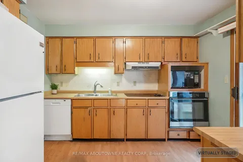 26 Inglewood Crt, Grimsby, ON L3M 4S2