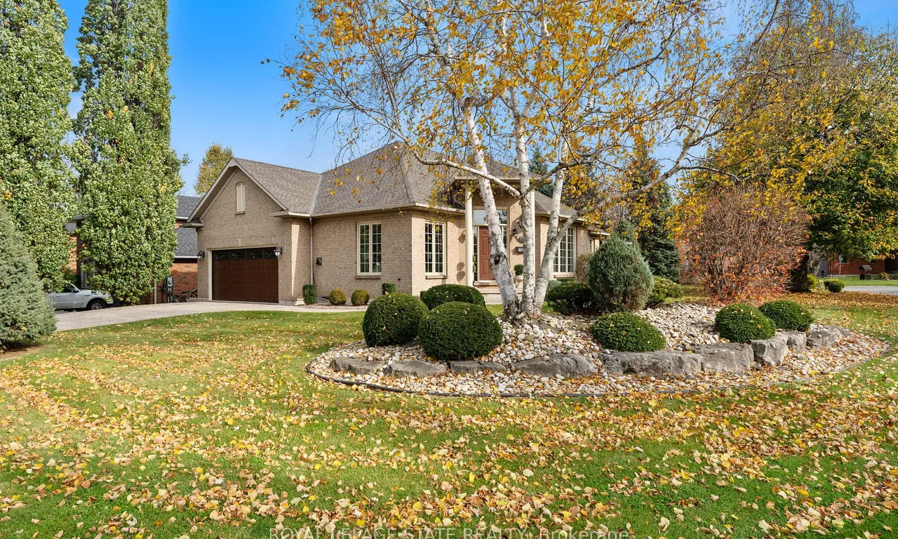 205 Greenbriar Rd, Hamilton, ON L9G 4V3