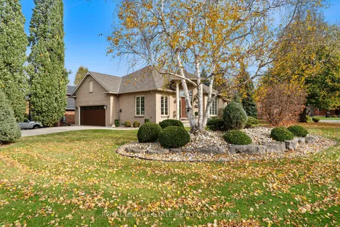 205 Greenbriar Rd, Hamilton, ON L9G 4V3