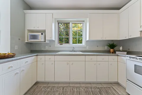 205 Greenbriar Rd, Hamilton, ON L9G 4V3