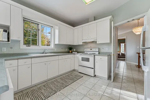 205 Greenbriar Rd, Hamilton, ON L9G 4V3