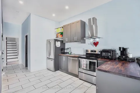 6546 Ash St, Niagara Falls, ON L2G 2H5