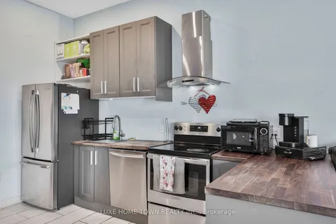 6546 Ash St, Niagara Falls, ON L2G 2H5